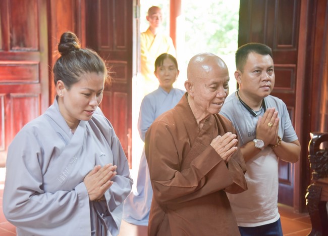 Offering to the Three Jewels at Hong Phap Pagoda - Binh Thuan by Charity Board