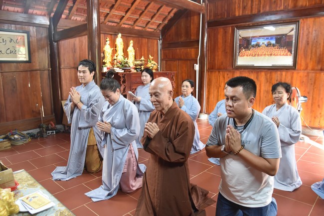 Offering to the Three Jewels at Hong Phap Pagoda - Binh Thuan by Charity Board