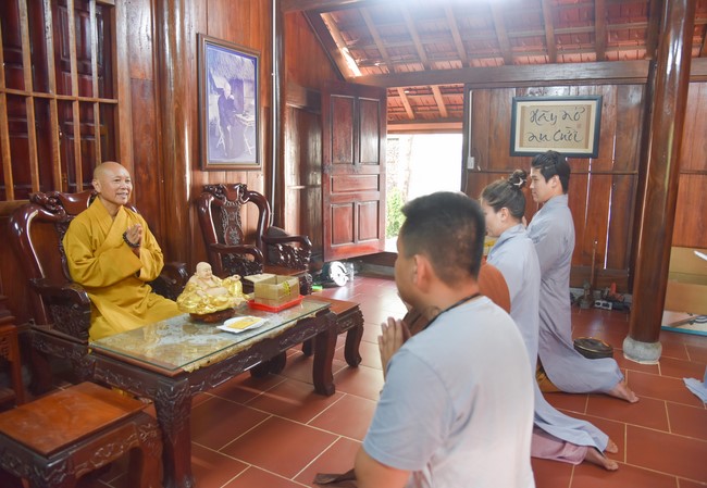 Offering to the Three Jewels at Hong Phap Pagoda - Binh Thuan by Charity Board