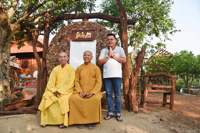 Offering to the Three Jewels at Hong Phap Pagoda - Binh Thuan by Charity Board