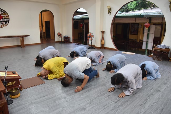 Offering to the Three Jewels at Hong Phap Pagoda - Binh Thuan by Charity Board