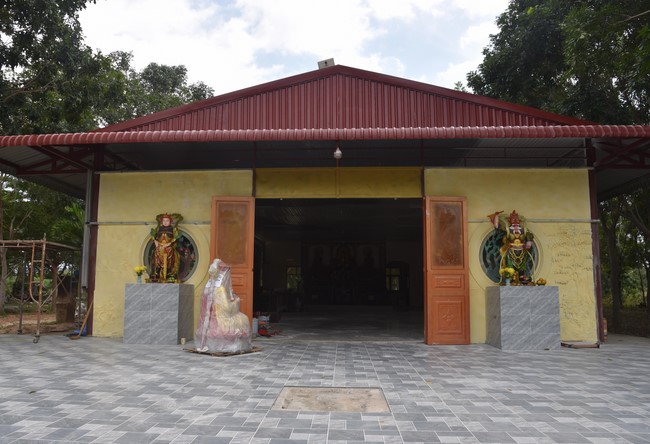 Offering to the Three Jewels at Hong Phap Pagoda - Binh Thuan by Charity Board