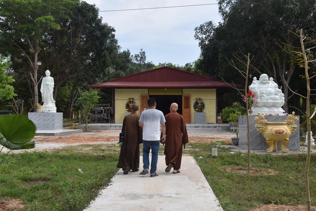 Offering to the Three Jewels at Hong Phap Pagoda - Binh Thuan by Charity Board