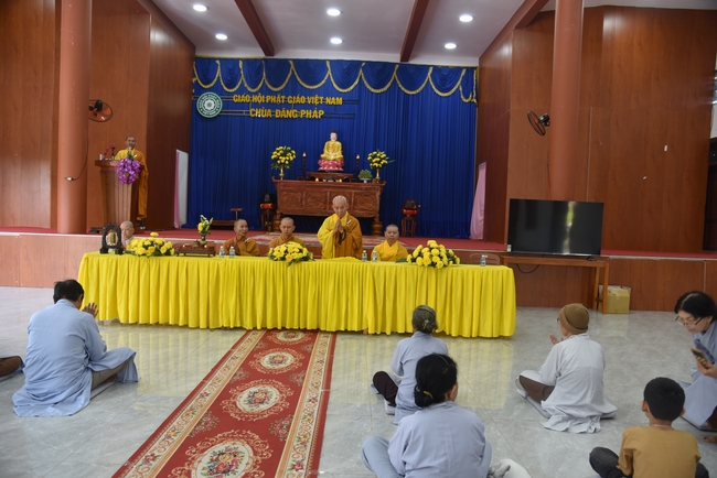 Ban Từ Thiện: Lễ an vị tôn tượng Bồ Tát Quán Thế Âm và tặng quà cho các hộ dân có hoàn cảnh khó khăn tại chùa Đăng Pháp, Bình Phước