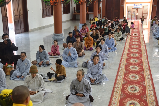 Ban Từ Thiện: Lễ an vị tôn tượng Bồ Tát Quán Thế Âm và tặng quà cho các hộ dân có hoàn cảnh khó khăn tại chùa Đăng Pháp, Bình Phước