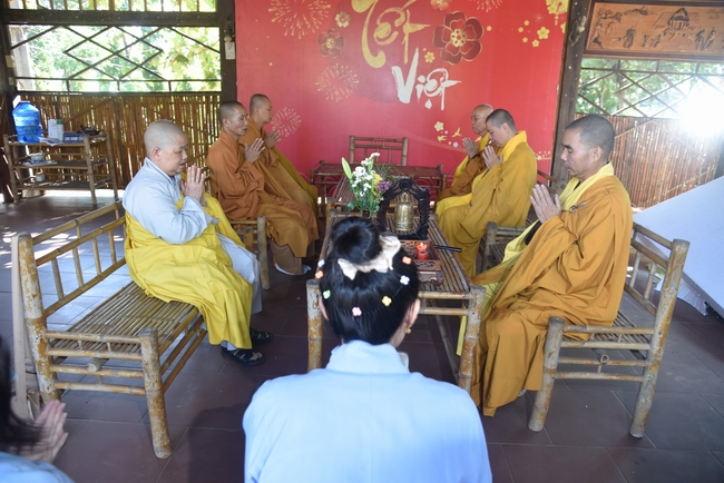 Ban Từ Thiện: Lễ an vị tôn tượng Bồ Tát Quán Thế Âm và tặng quà cho các hộ dân có hoàn cảnh khó khăn tại chùa Đăng Pháp, Bình Phước