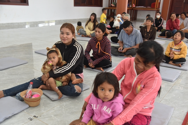 Ban Từ Thiện: Lễ an vị tôn tượng Bồ Tát Quán Thế Âm và tặng quà cho các hộ dân có hoàn cảnh khó khăn tại chùa Đăng Pháp, Bình Phước