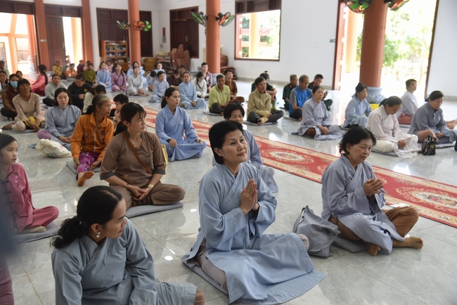 Ban Từ Thiện: Lễ an vị tôn tượng Bồ Tát Quán Thế Âm và tặng quà cho các hộ dân có hoàn cảnh khó khăn tại chùa Đăng Pháp, Bình Phước