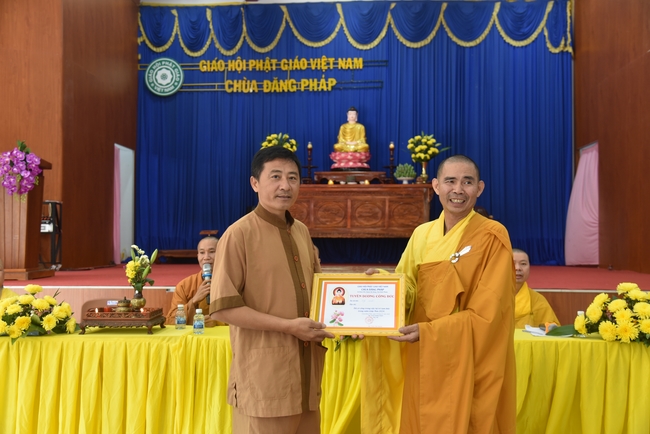 Ban Từ Thiện: Lễ an vị tôn tượng Bồ Tát Quán Thế Âm và tặng quà cho các hộ dân có hoàn cảnh khó khăn tại chùa Đăng Pháp, Bình Phước