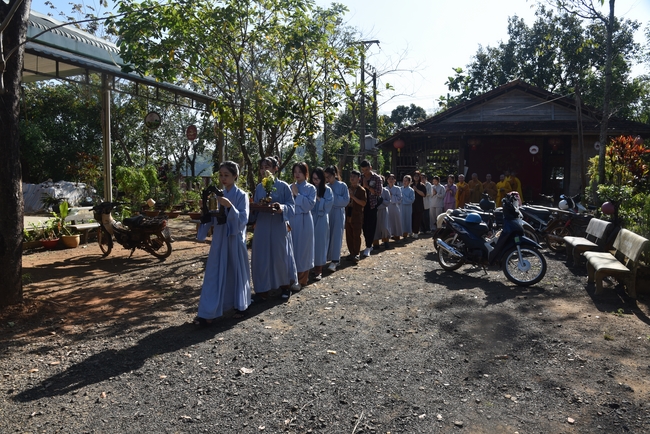 Ban Từ Thiện: Lễ an vị tôn tượng Bồ Tát Quán Thế Âm và tặng quà cho các hộ dân có hoàn cảnh khó khăn tại chùa Đăng Pháp, Bình Phước