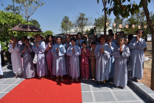 Ban Từ Thiện: Lễ an vị tôn tượng Bồ Tát Quán Thế Âm và tặng quà cho các hộ dân có hoàn cảnh khó khăn tại chùa Đăng Pháp, Bình Phước