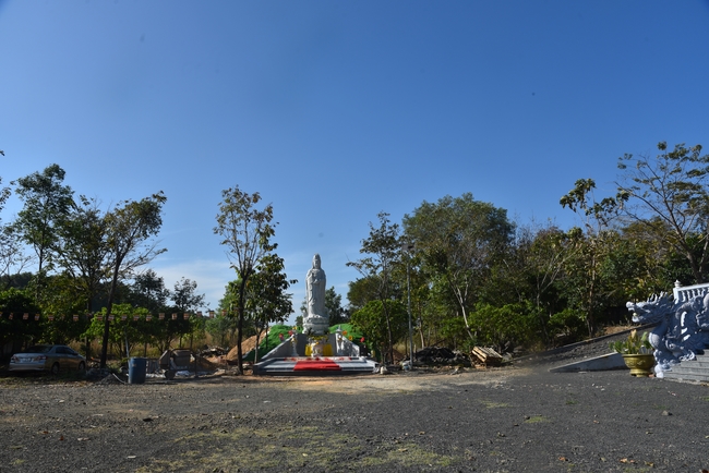 Ban Từ Thiện: Lễ an vị tôn tượng Bồ Tát Quán Thế Âm và tặng quà cho các hộ dân có hoàn cảnh khó khăn tại chùa Đăng Pháp, Bình Phước