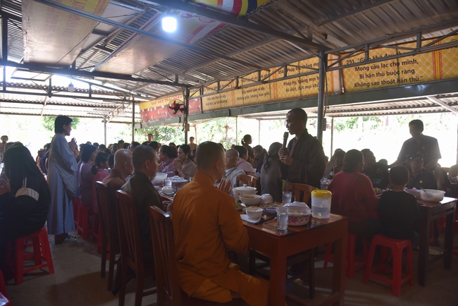 Ban Từ Thiện: Lễ an vị tôn tượng Bồ Tát Quán Thế Âm và tặng quà cho các hộ dân có hoàn cảnh khó khăn tại chùa Đăng Pháp, Bình Phước