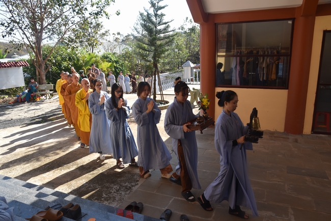 Ban Từ Thiện: Lễ an vị tôn tượng Bồ Tát Quán Thế Âm và tặng quà cho các hộ dân có hoàn cảnh khó khăn tại chùa Đăng Pháp, Bình Phước