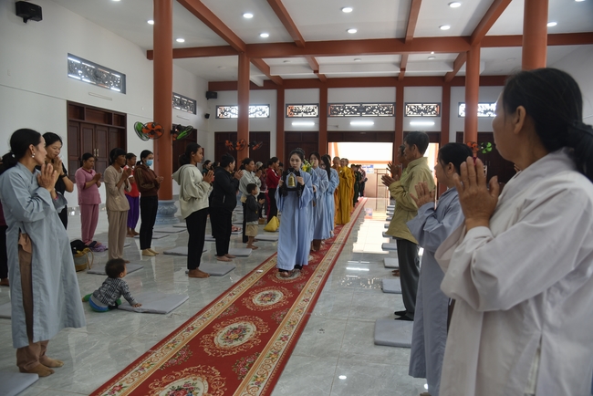 Ban Từ Thiện: Lễ an vị tôn tượng Bồ Tát Quán Thế Âm và tặng quà cho các hộ dân có hoàn cảnh khó khăn tại chùa Đăng Pháp, Bình Phước