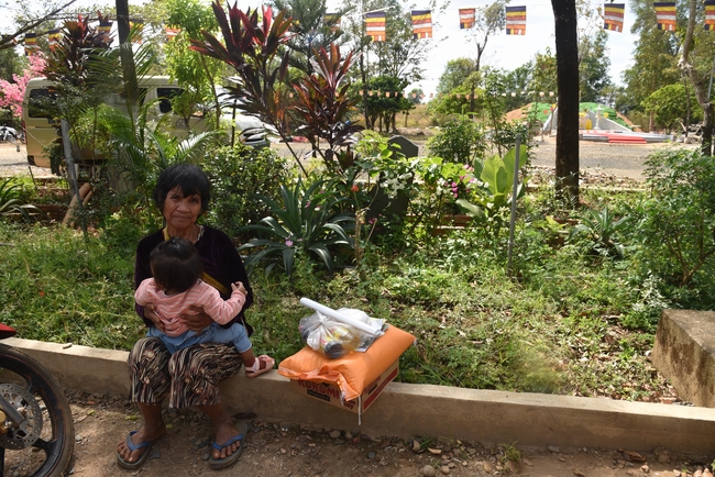 Ban Từ Thiện: Lễ an vị tôn tượng Bồ Tát Quán Thế Âm và tặng quà cho các hộ dân có hoàn cảnh khó khăn tại chùa Đăng Pháp, Bình Phước