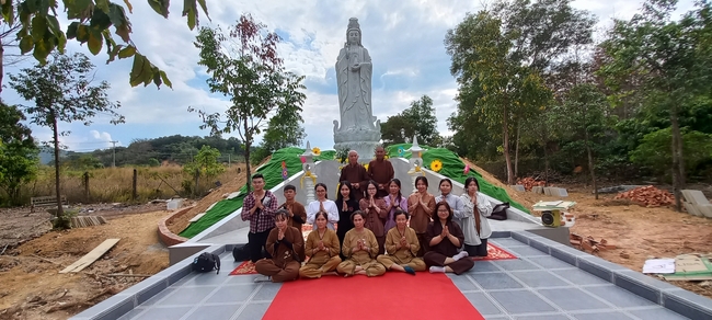 Ban Từ Thiện: Lễ an vị tôn tượng Bồ Tát Quán Thế Âm và tặng quà cho các hộ dân có hoàn cảnh khó khăn tại chùa Đăng Pháp, Bình Phước