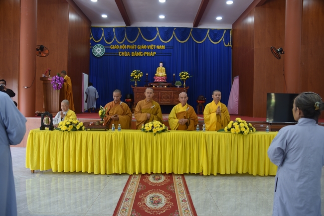 Ban Từ Thiện: Lễ an vị tôn tượng Bồ Tát Quán Thế Âm và tặng quà cho các hộ dân có hoàn cảnh khó khăn tại chùa Đăng Pháp, Bình Phước