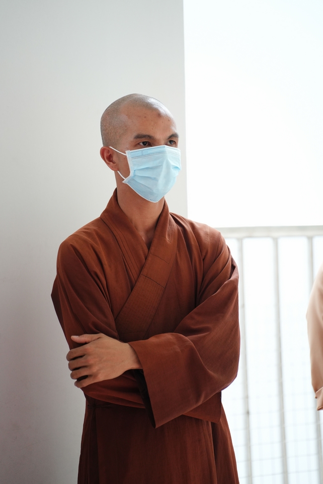 Nhóm Hiểu Và Thương – chùa Hoằng Pháp: Tặng quà tết cho người dân có hoàn cảnh khó khăn