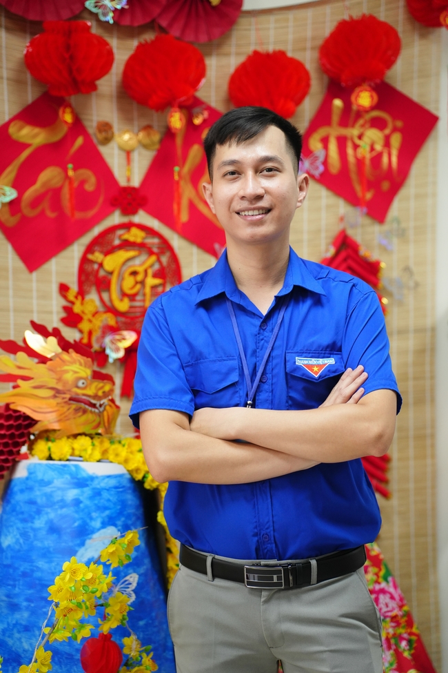 Nhóm Hiểu Và Thương – chùa Hoằng Pháp: Tặng quà tết cho người dân có hoàn cảnh khó khăn