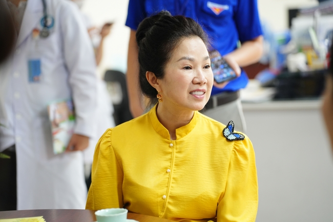 Nhóm Hiểu Và Thương – chùa Hoằng Pháp: Tặng quà tết cho người dân có hoàn cảnh khó khăn