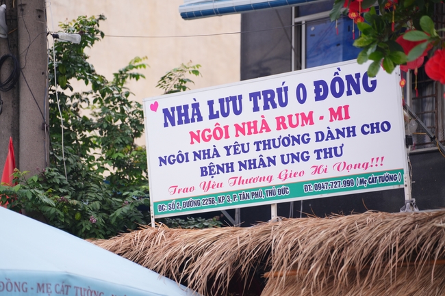 Nhóm Hiểu Và Thương – chùa Hoằng Pháp: Tặng quà tết cho người dân có hoàn cảnh khó khăn