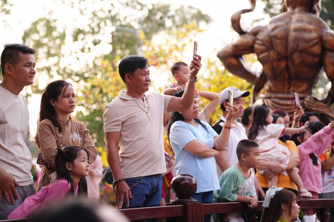 Khai mạc chương trình Tặng Chữ Đầu Xuân Ất Tỵ 2025