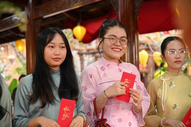 Khai mạc chương trình Tặng Chữ Đầu Xuân Ất Tỵ 2025