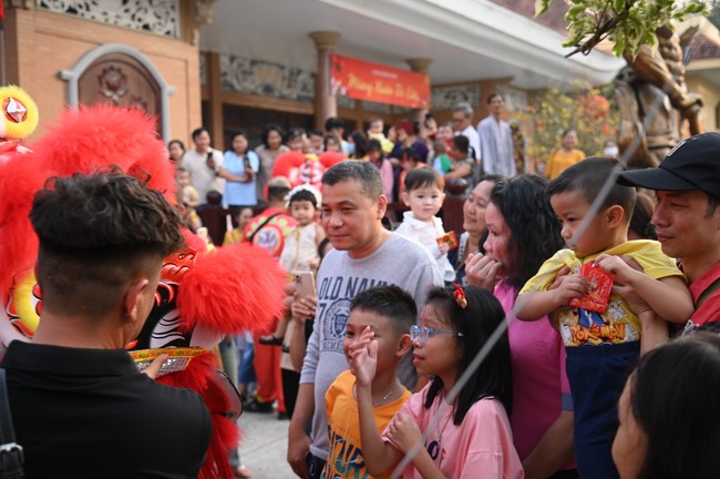 Khai mạc chương trình Tặng Chữ Đầu Xuân Ất Tỵ 2025