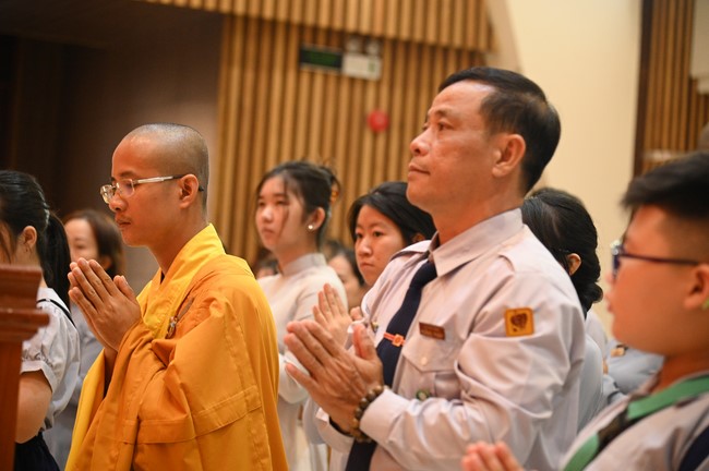 Tặng lộc đầu xuân – Ngày mùng 1 Tết Ất Tỵ 2025