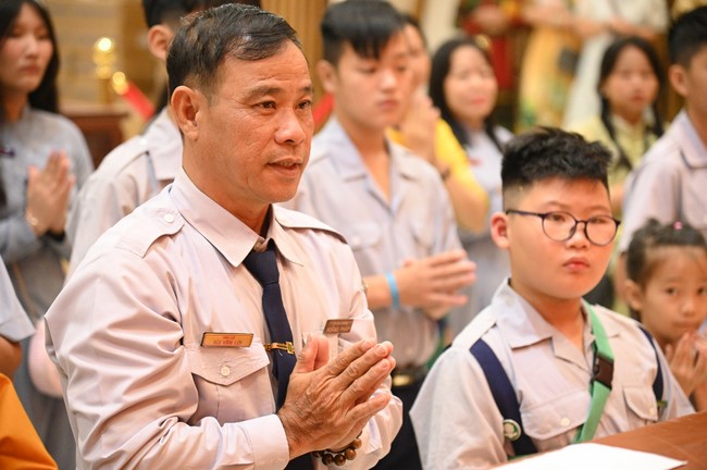 Tặng lộc đầu xuân – Ngày mùng 1 Tết Ất Tỵ 2025