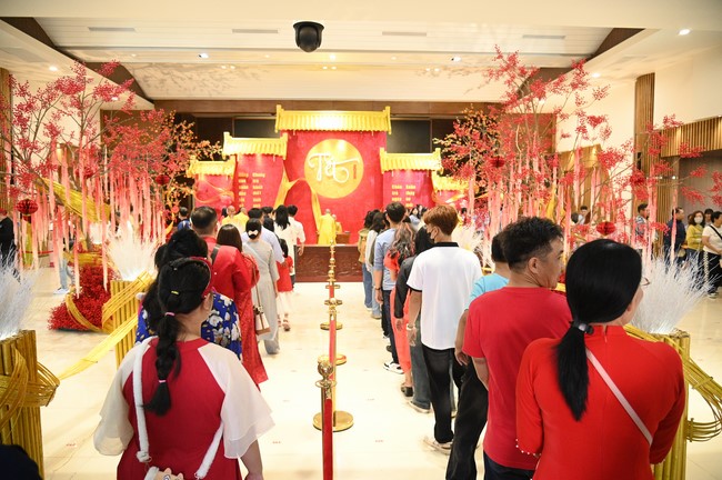 Tặng lộc đầu xuân – Ngày mùng 1 Tết Ất Tỵ 2025