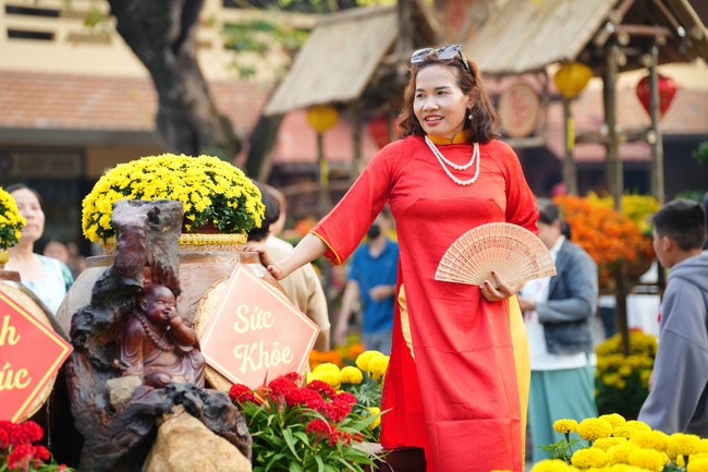 Tặng lộc đầu xuân – Ngày mùng 1 Tết Ất Tỵ 2025