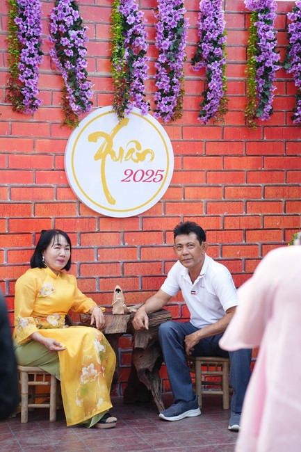 Tặng lộc đầu xuân – Ngày mùng 1 Tết Ất Tỵ 2025