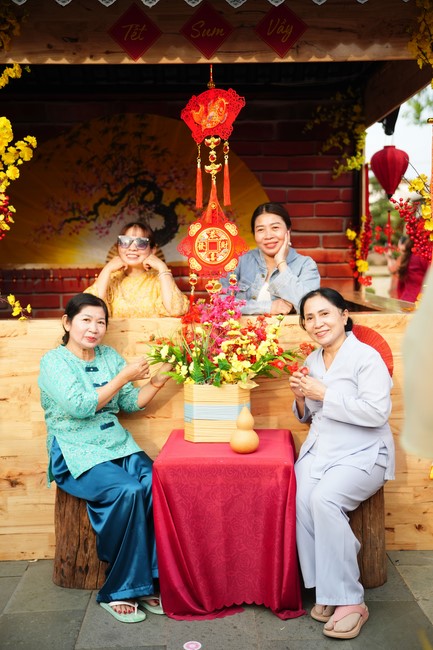 Tặng lộc đầu xuân – Ngày mùng 1 Tết Ất Tỵ 2025