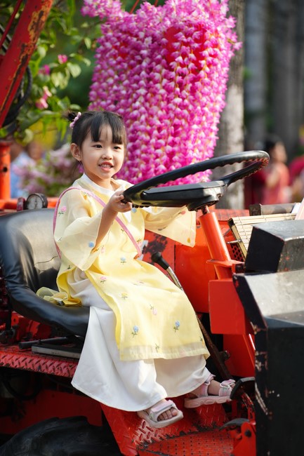 Tặng lộc đầu xuân – Ngày mùng 1 Tết Ất Tỵ 2025