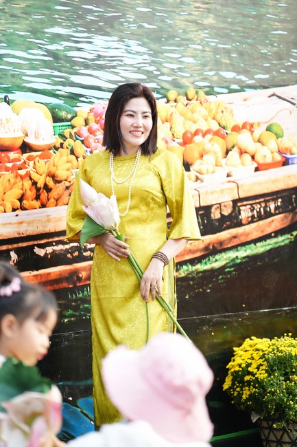 Tặng lộc đầu xuân – Ngày mùng 1 Tết Ất Tỵ 2025