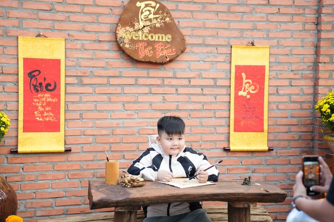 Tặng lộc đầu xuân – Ngày mùng 1 Tết Ất Tỵ 2025