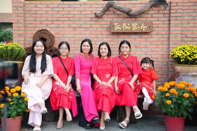 Tặng lộc đầu xuân – Ngày mùng 1 Tết Ất Tỵ 2025