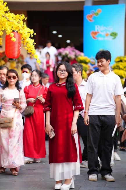 Tặng lộc đầu xuân – Ngày mùng 1 Tết Ất Tỵ 2025