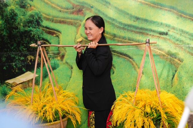 Tặng lộc đầu xuân – Ngày mùng 1 Tết Ất Tỵ 2025