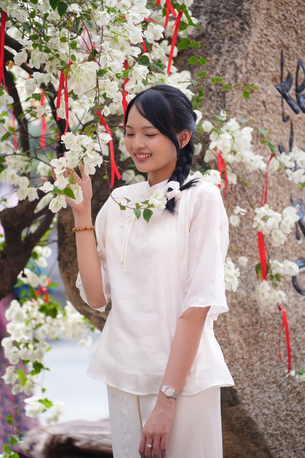 Tặng lộc đầu xuân – Ngày mùng 1 Tết Ất Tỵ 2025