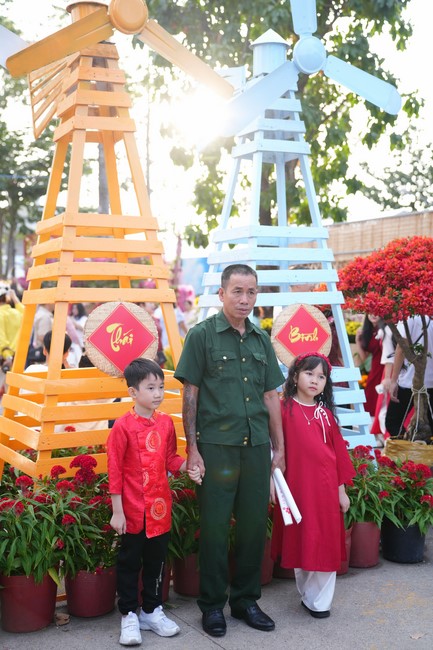 Tặng lộc đầu xuân – Ngày mùng 1 Tết Ất Tỵ 2025