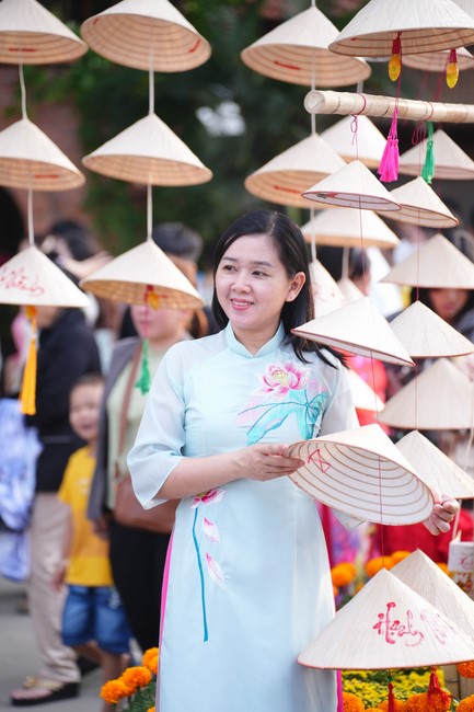 Tặng lộc đầu xuân – Ngày mùng 1 Tết Ất Tỵ 2025