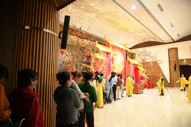 Tặng lộc đầu xuân – Ngày mùng 1 Tết Ất Tỵ 2025