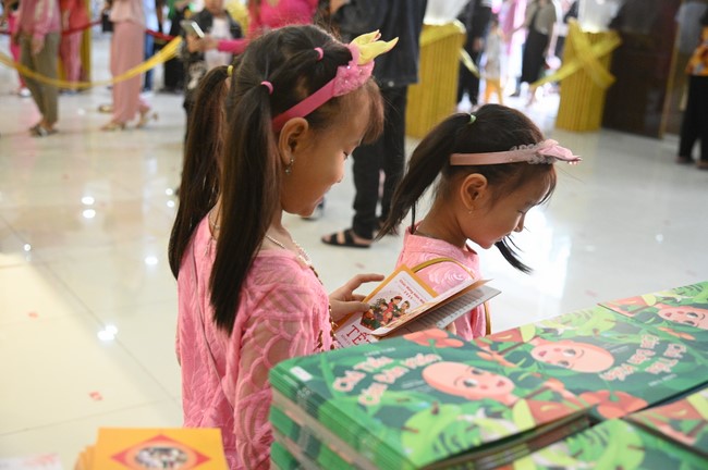 Tặng lộc đầu xuân – Ngày mùng 1 Tết Ất Tỵ 2025