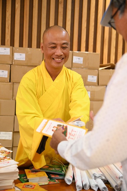 Tặng lộc đầu xuân – Ngày mùng 1 Tết Ất Tỵ 2025