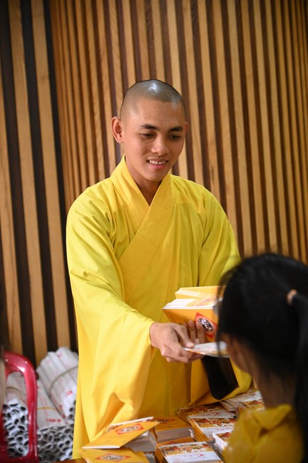 Tặng lộc đầu xuân – Ngày mùng 1 Tết Ất Tỵ 2025