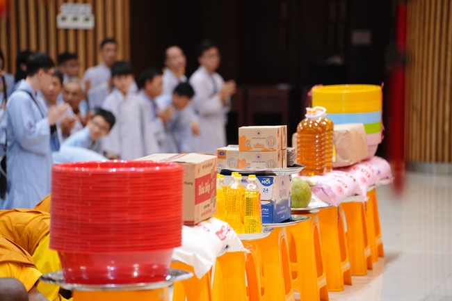 Tặng lộc đầu xuân – Ngày mùng 1 Tết Ất Tỵ 2025