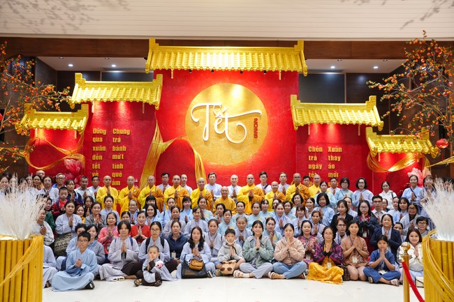 Tặng lộc đầu xuân – Ngày mùng 1 Tết Ất Tỵ 2025